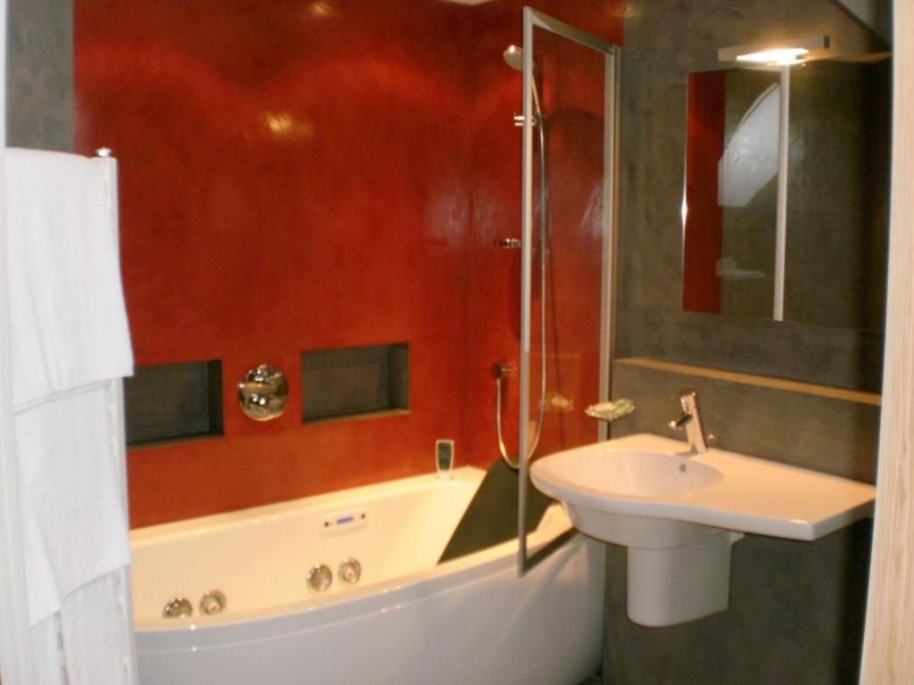 Cit'Hotel Saint-Pierre Viré Zewnętrze zdjęcie
