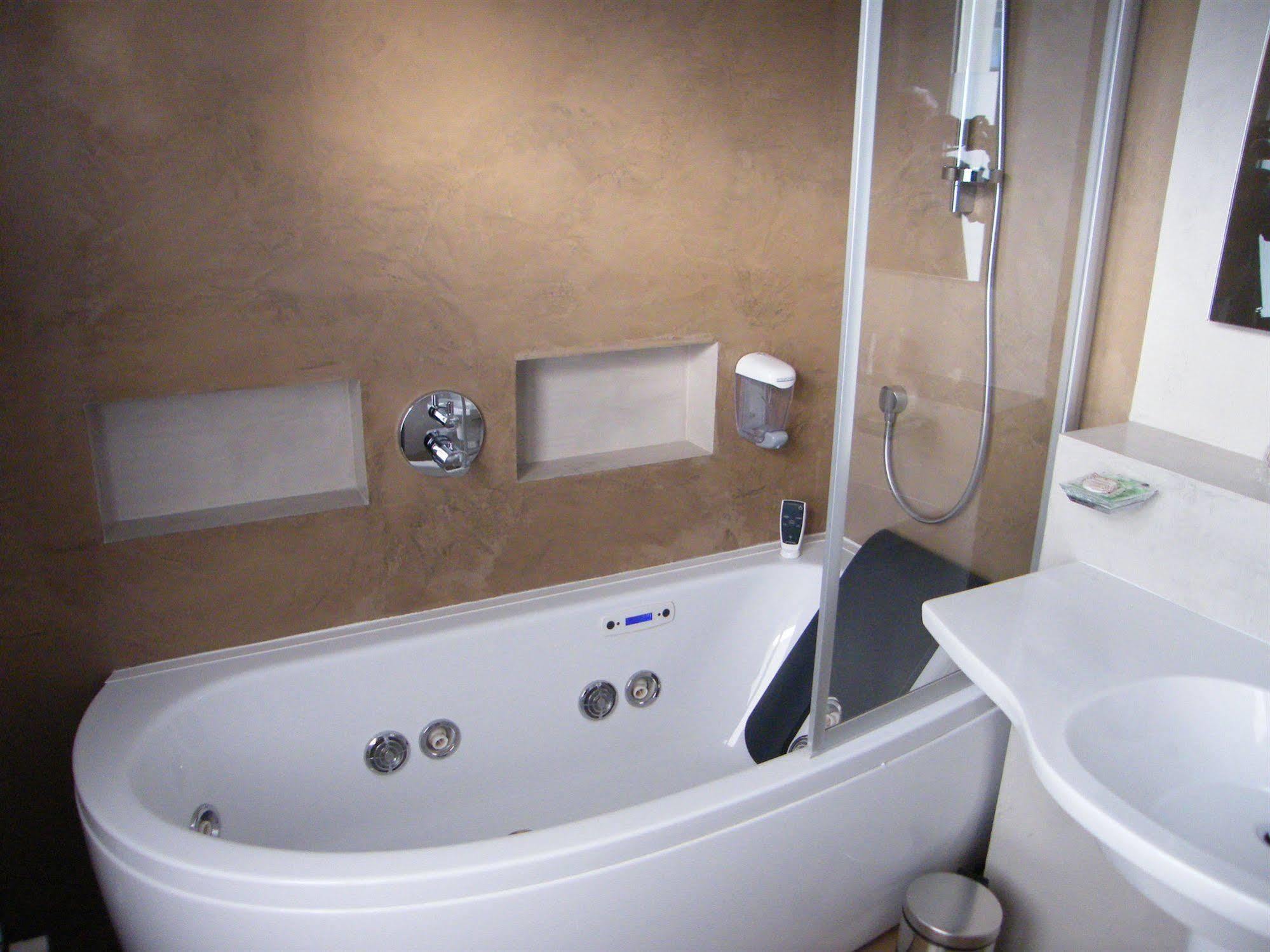 Cit'Hotel Saint-Pierre Viré Zewnętrze zdjęcie