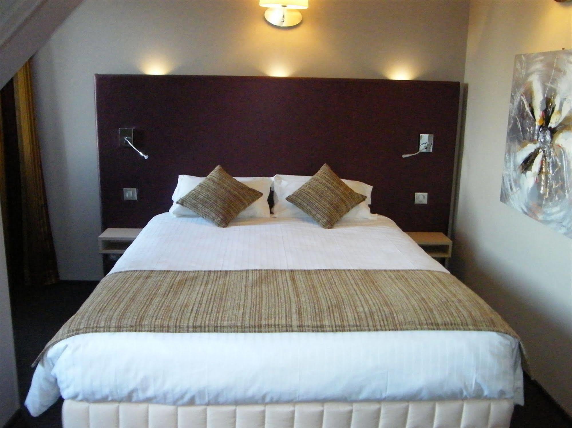 Cit'Hotel Saint-Pierre Viré Zewnętrze zdjęcie