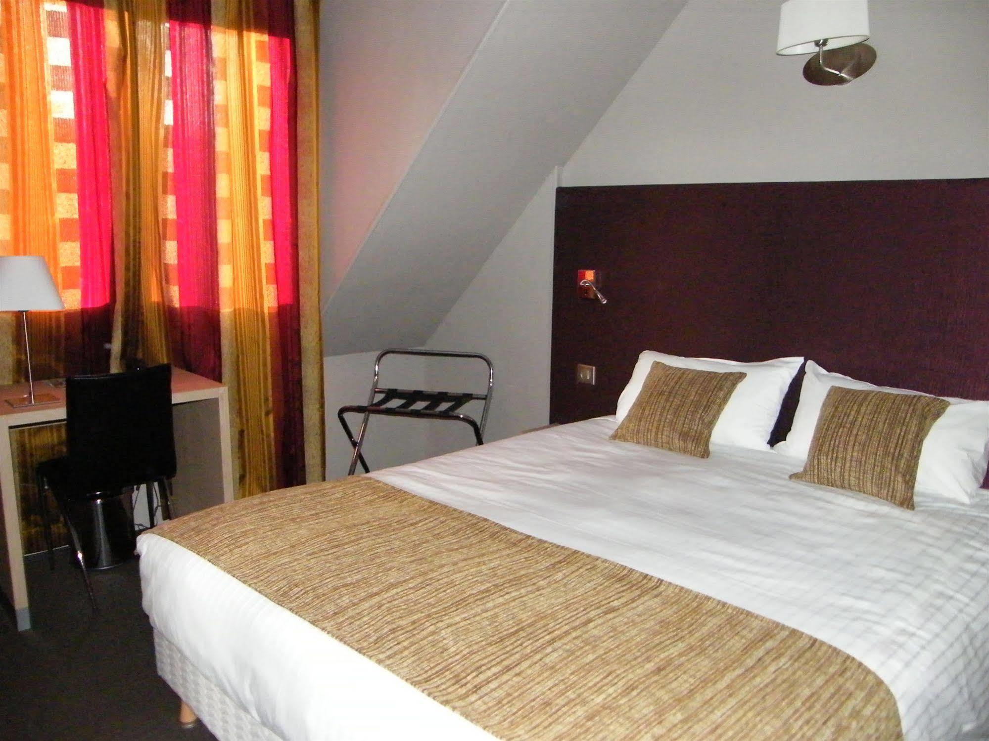 Cit'Hotel Saint-Pierre Viré Zewnętrze zdjęcie