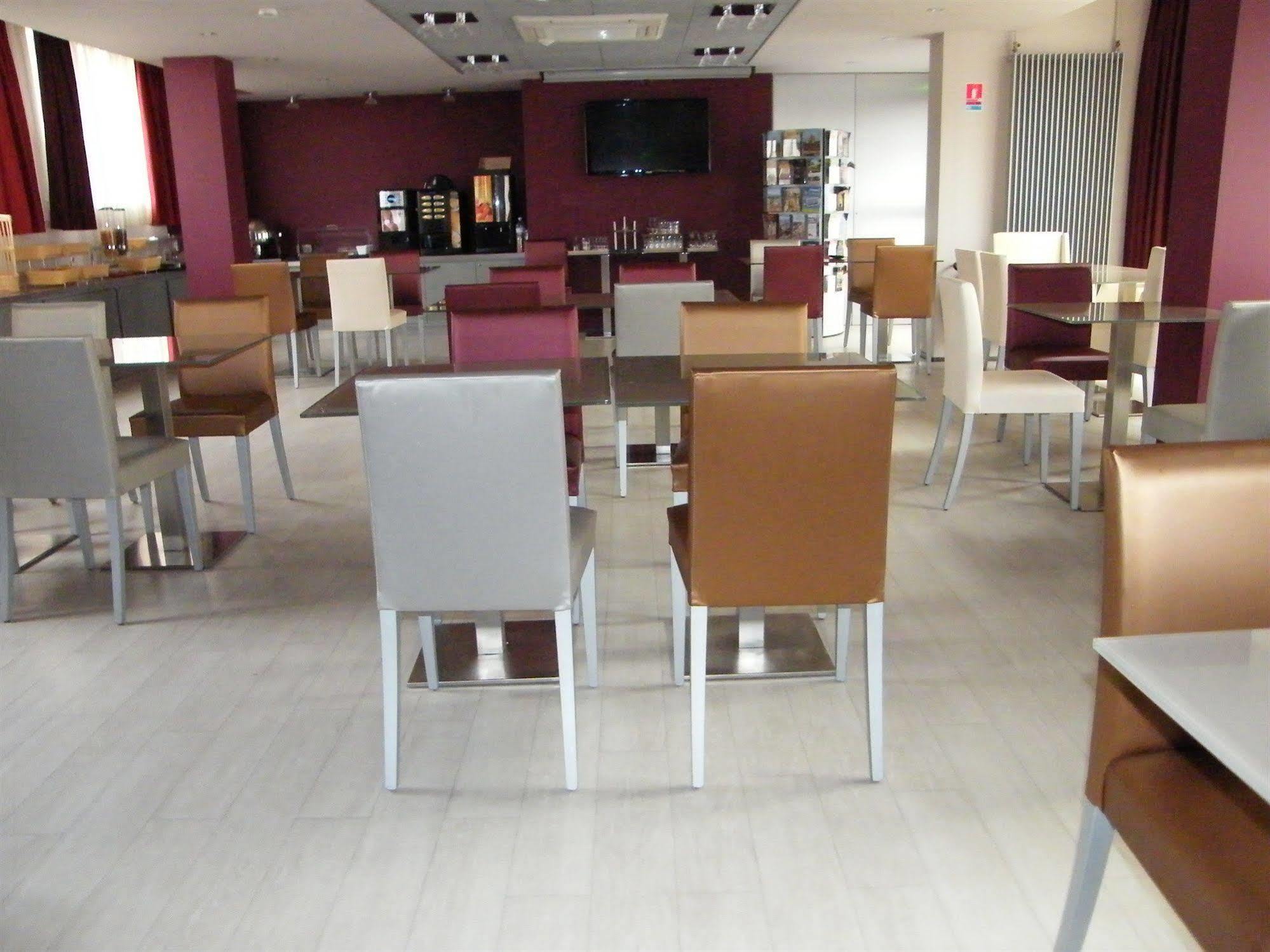 Cit'Hotel Saint-Pierre Viré Zewnętrze zdjęcie