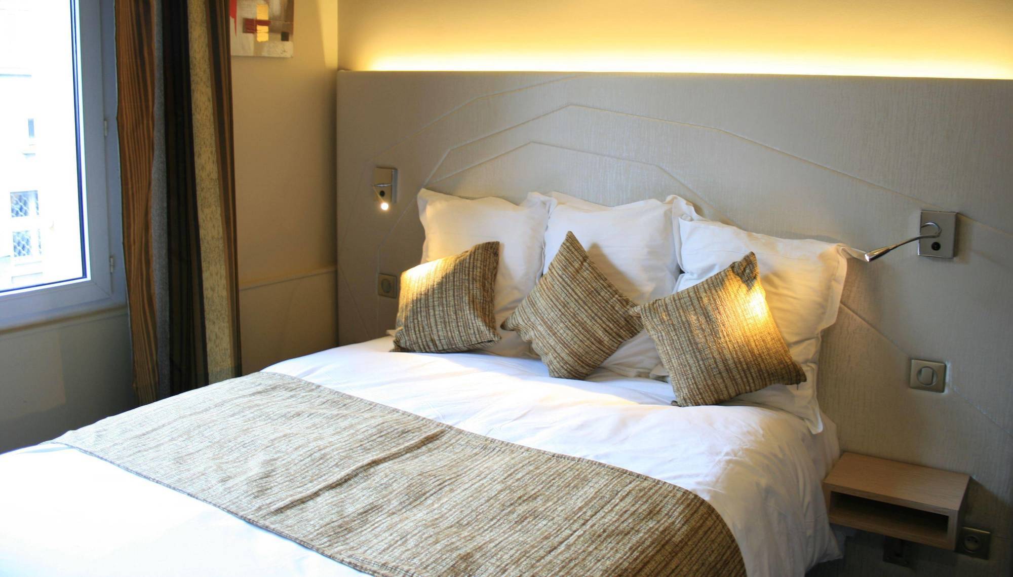 Cit'Hotel Saint-Pierre Viré Zewnętrze zdjęcie